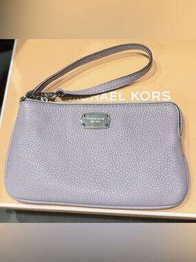 Michael Kors JetSet Lilac Pebbled Wristlet Clutch